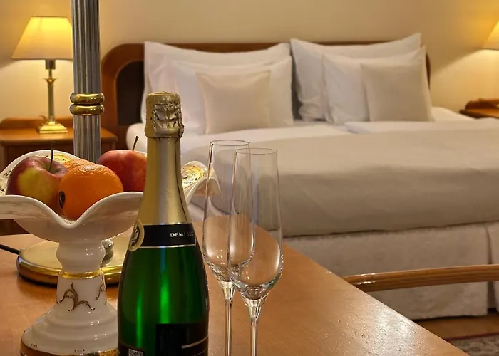 Fleur De Lis Hotel 4*