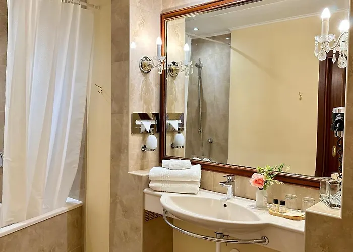 Fleur De Lis Hotel 4*