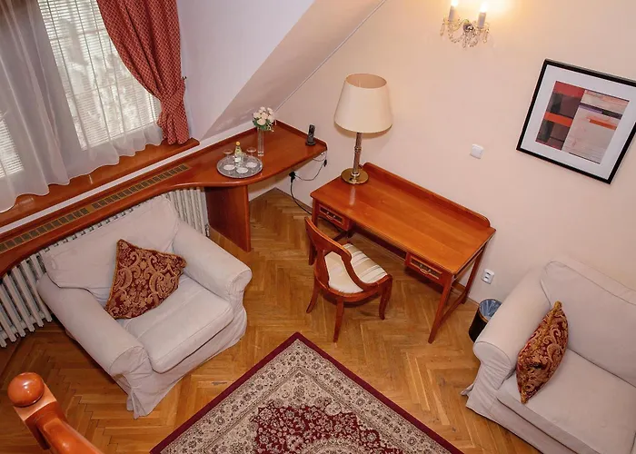 Fleur De Lis Hotel 4*