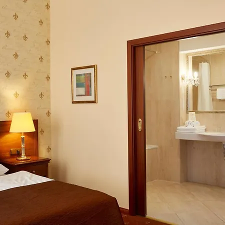 Fleur De Lis 4* Prága