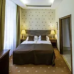 Fleur De Lis Hotel 4*