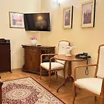 Fleur De Lis Hotel 4*