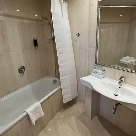 Fleur De Lis Hotel 4*