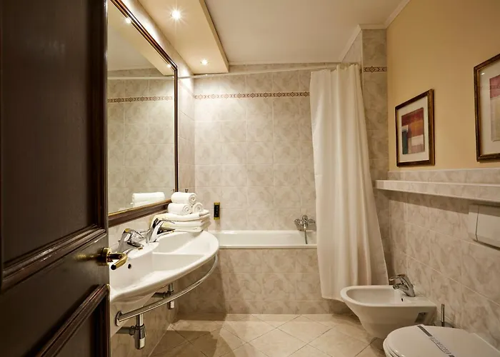 Hotell Fleur De Lis 4*