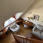 Fleur De Lis Hotel 4*
