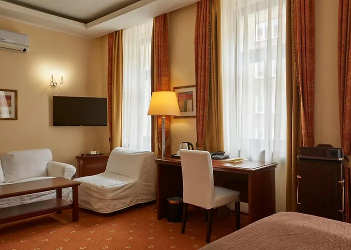 Fleur De Lis Hotel